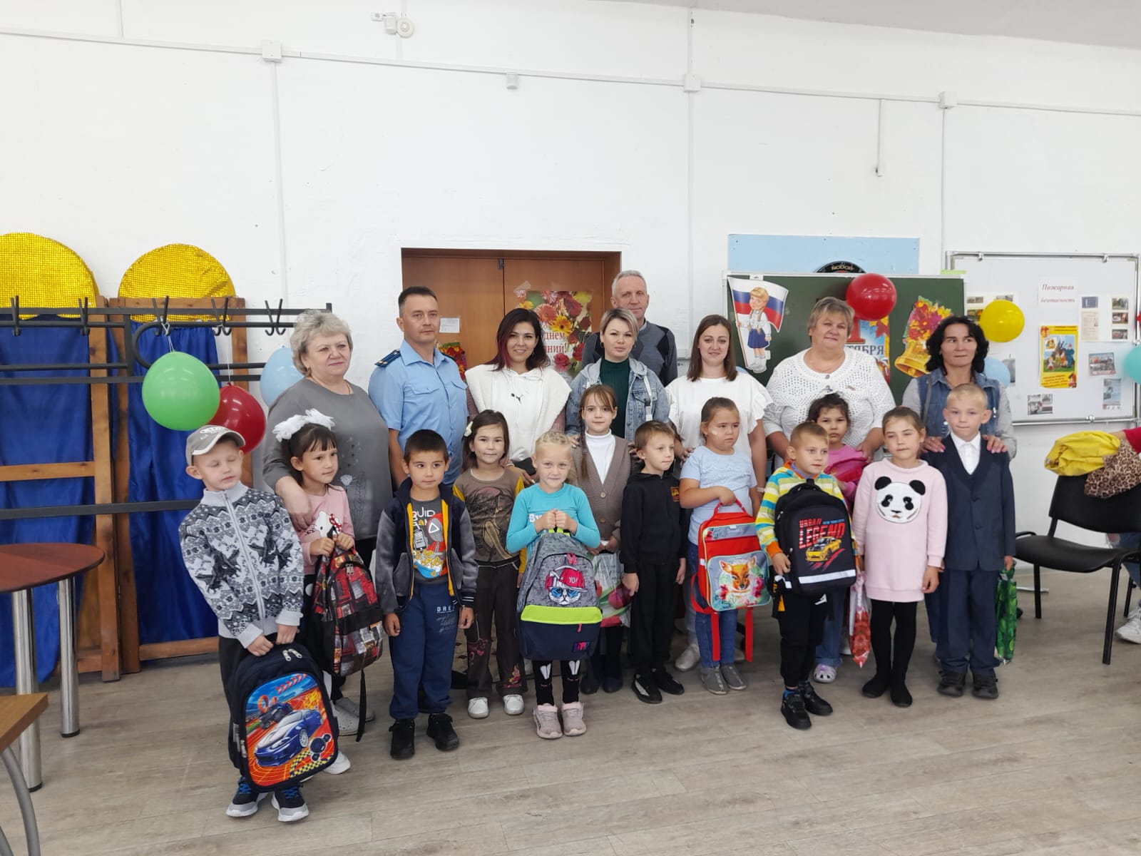 Прокурором Альменевского района принято участие в акции «Собери ребенка в школу».