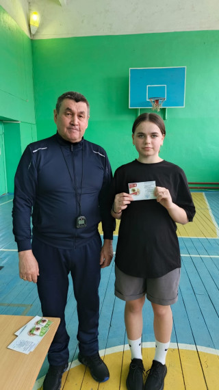 Торжественное вручение удостоверений и знаков отличия. Торжественное вручение удостоверений и знаков отличия.